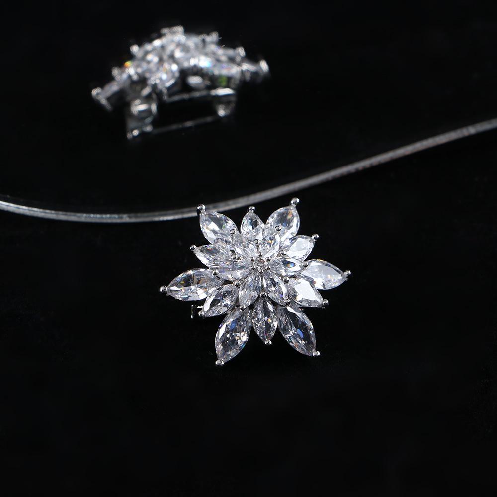 Rhinestone Flower Christmas Snowflake Women Jewelry Zircon Brooches Fashion Accessories Brooch Pins