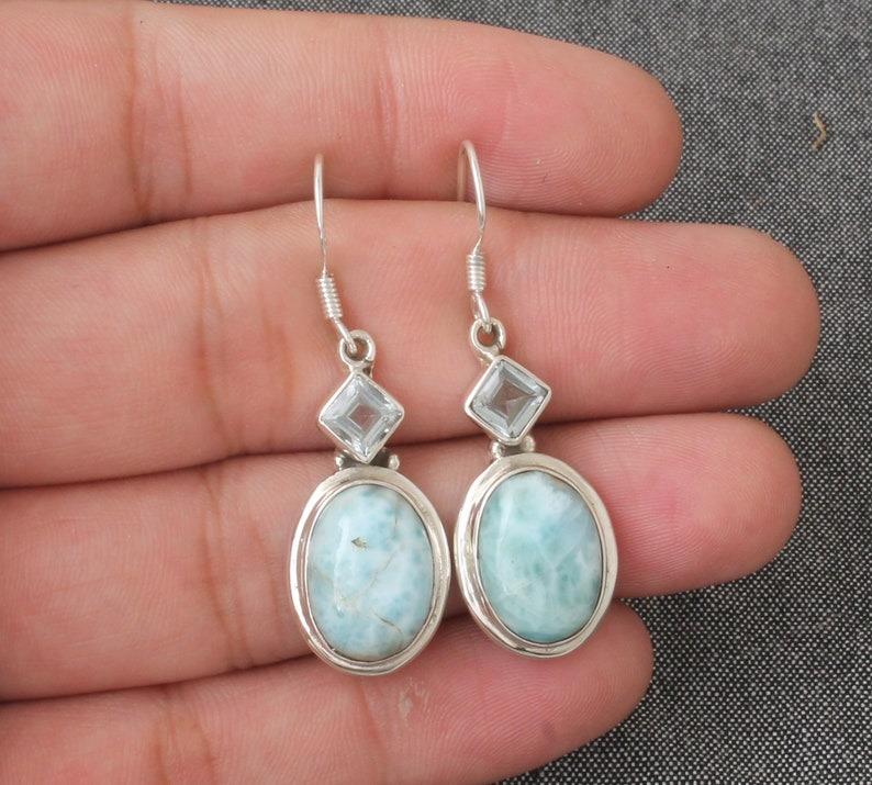 

Серьги с драгоценными камнями Ларимар и Голубой Топаз ручной работы Дизайнерские серьги Подарок для нее Серебряные украшения Бохо серьги