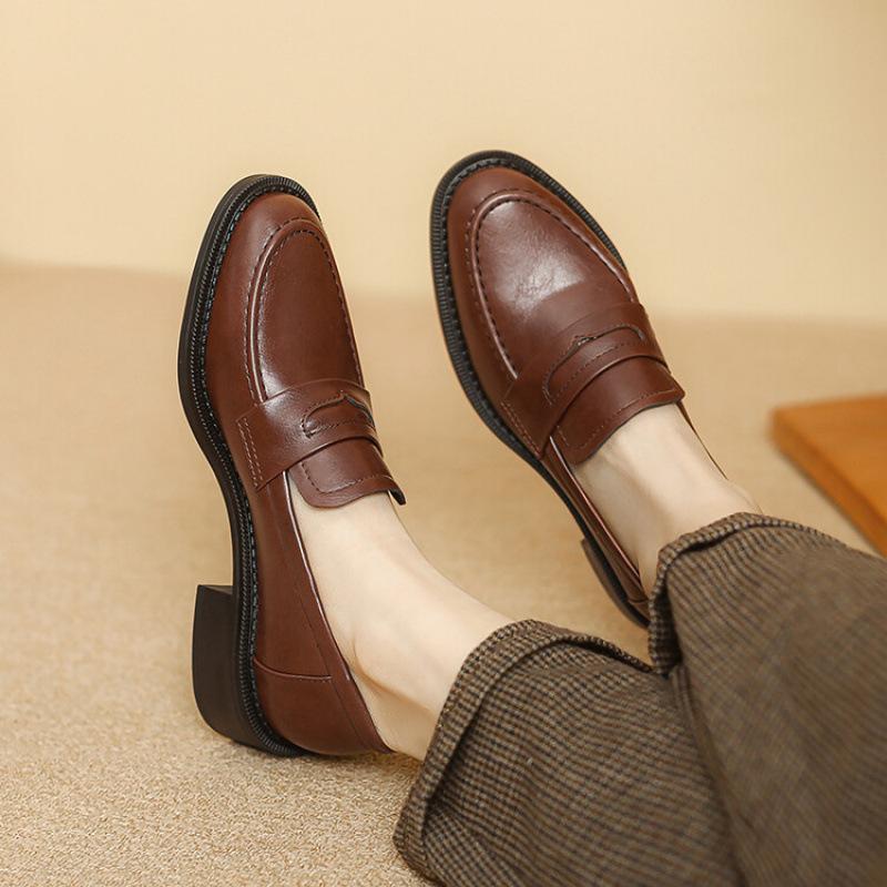 New Thick and Comfortable Black Small Leather Shoes Round Head Non-slip Soft Sole Casual Large Size Four Seasons Low Heel Square Heel Single Shoes W