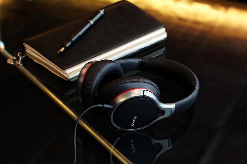 Sony MDR-10RB Closed-Back Headphones with Remote and Microphone, Black, High-Resolution Audio Compatible [Used]