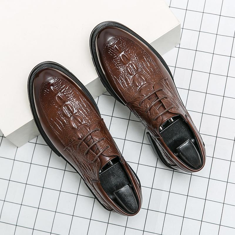 

Large size men s shoes new leather shoes fashion men s business dress shoes foreign trade trend retro crocodile pattern leather shoes 46 коричневый