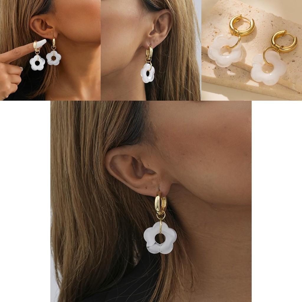 Stylish Flower Resin Earrings Modern Geometric Design Perfect For Street Snap
