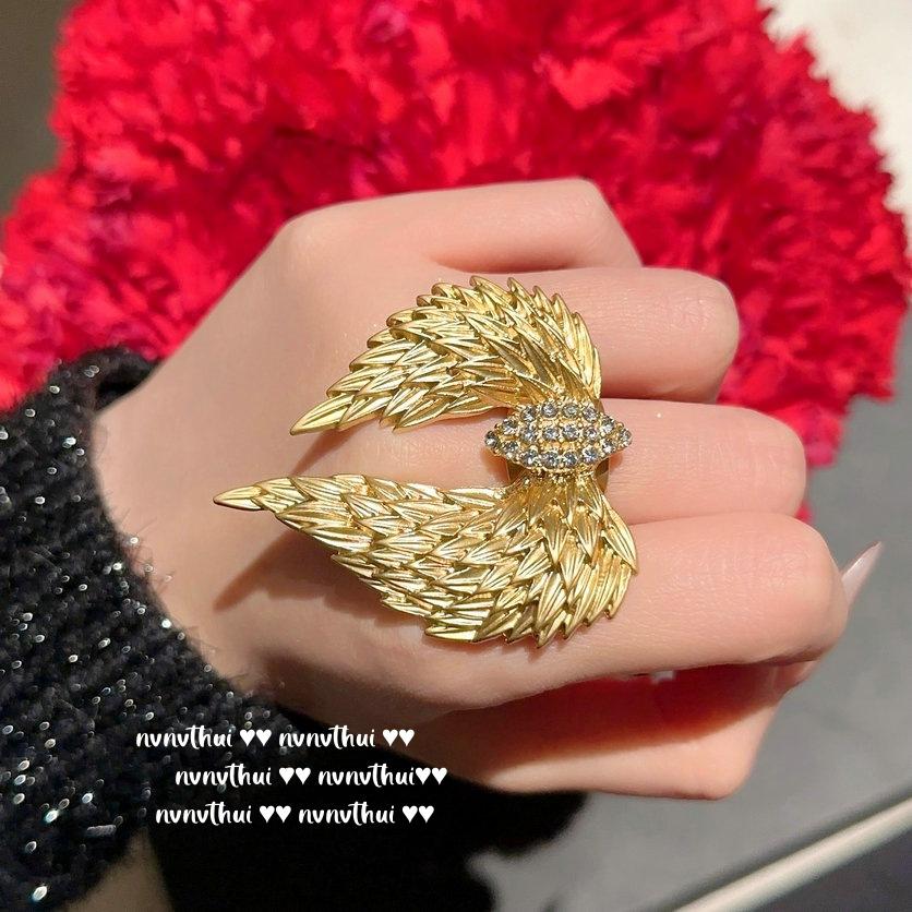Cercei Fengyi Mii de Aripi cu Pene și Piatră Prețioasă, Placare Vintage Aur 18K, Combinație Broșă Aripi de Pană Gravată