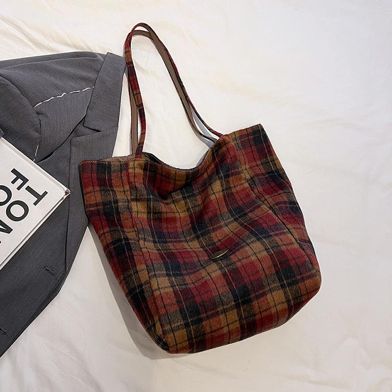 2025 new Korean tote bag large capacity women's niche plaid commuter handbag shoulder bag underarm bag