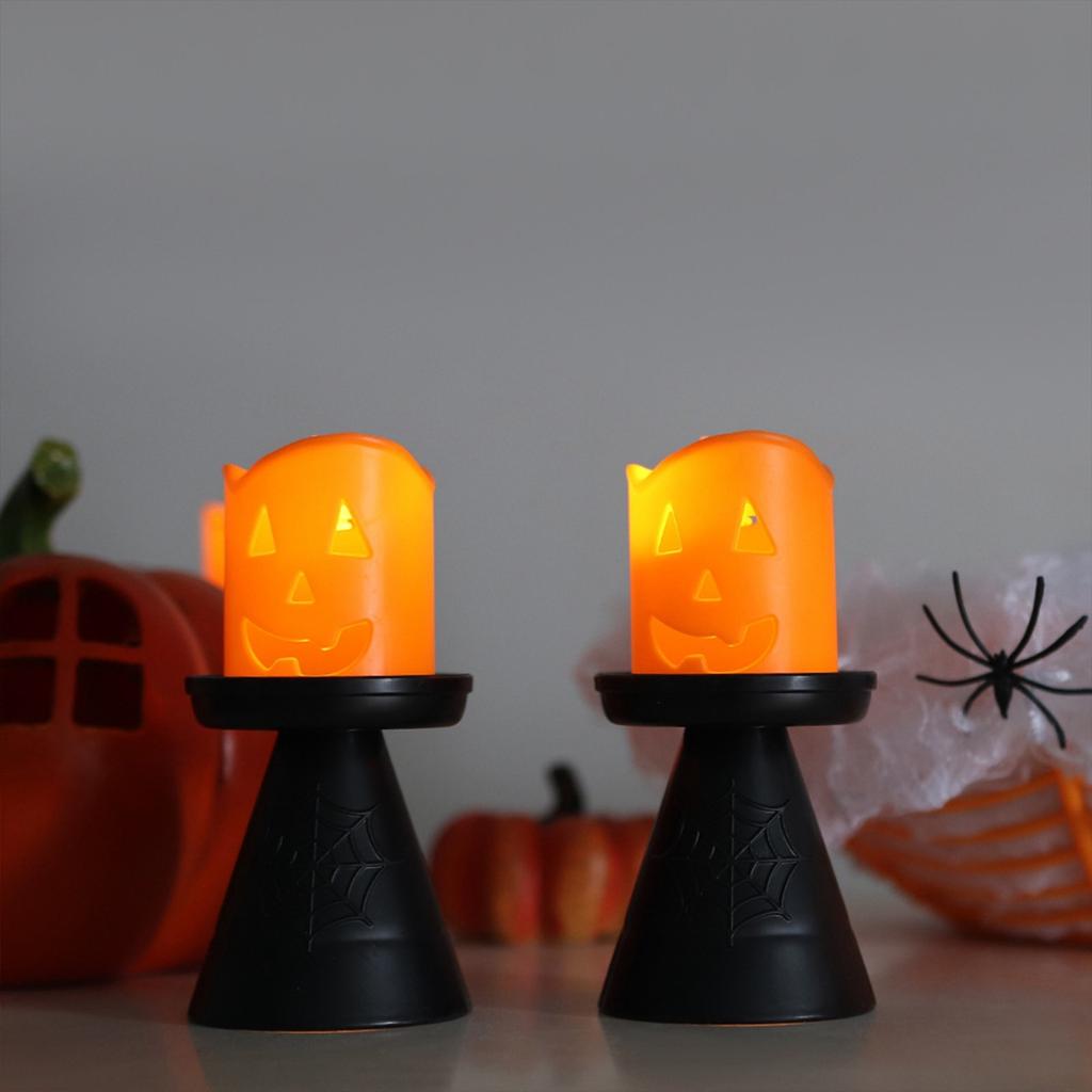 Halloween LED Kerzenlichter mit lustigen Designs und Kürbis mit geheimnisvollen Lichtern verstärken die Atmosphäre. Festliche Dekorationsartikel