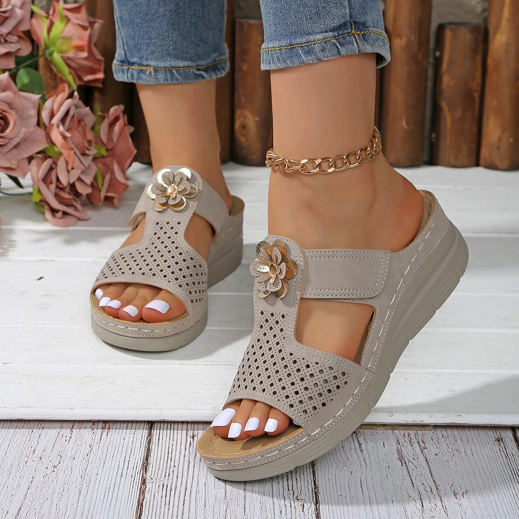 Fashion Vintage Slip On Soft Sole Wedge Heels Sandals Women Hollow Out Breathable Straps Slippers Women 2025 Casual Driving Beach Shoes