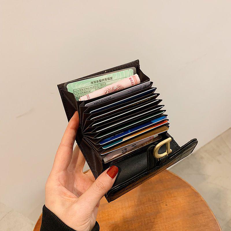 Klassischer Akkordeon-Kartenhalter mit Krokodilmuster und Druckknopf - Hochwertiges Anime-Merchandise, Kompakte Tasche für Karten