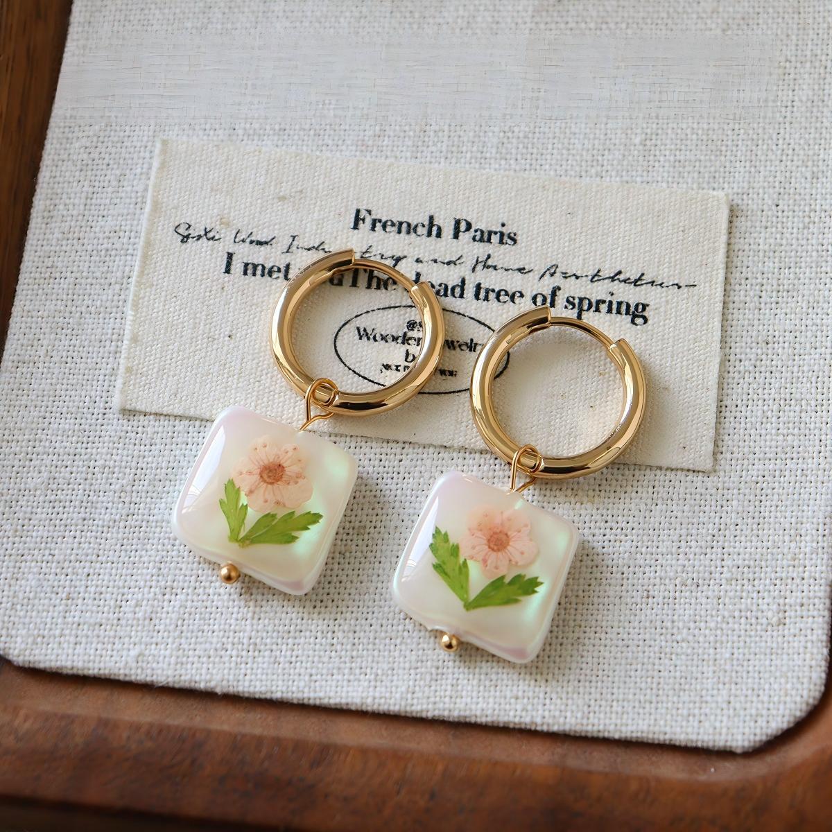 

Spring Dopamine Flower Pattern Epoxy Color Retaining Earrings