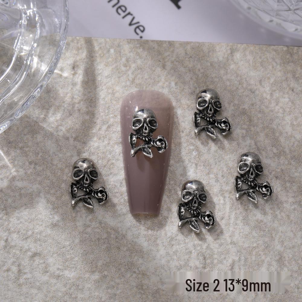 Retro Dunkelchrom Halloween Nagelanhänger: Engel, Schädel, Punk-Herz