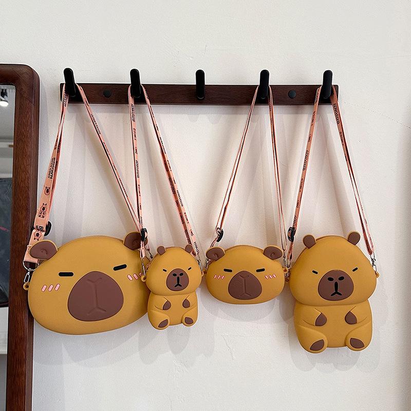 Cute Kapibara silicone change bag, girl messenger storage bag, cute capybara cartoon mobile phone bag.