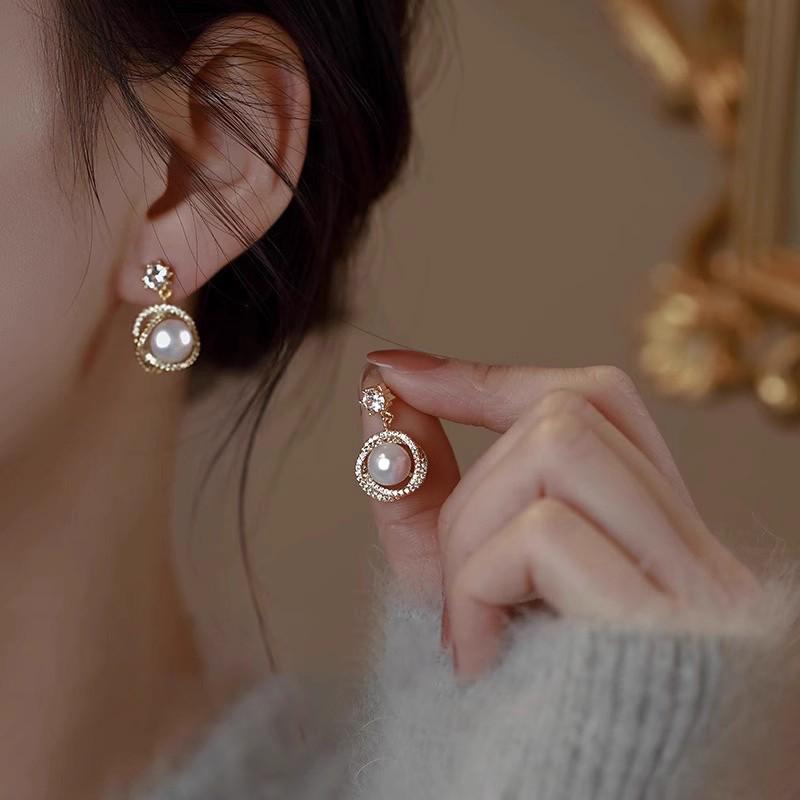 Spiral Pearl Earrings - Women s Elegant Mosquito Coil Ear Clips 2025 New Design Light Luxury