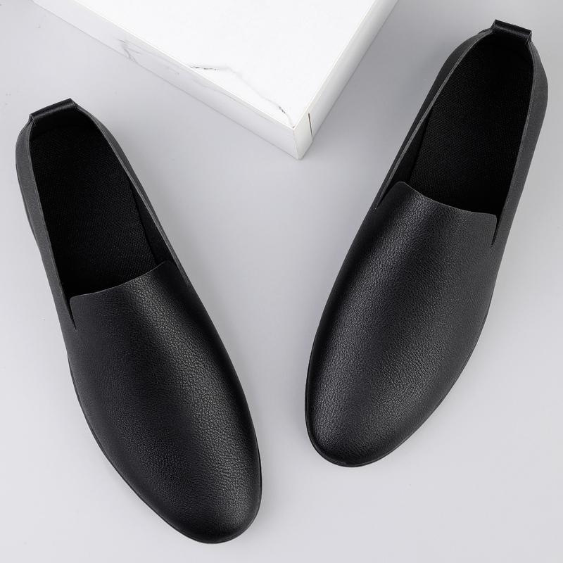 Fashion New Mens Casual Leather Shoes Handmade Lightweight Mens Loafers Moccasins Breathable Slip on Flats Soft-Soled Male Driving Shoes