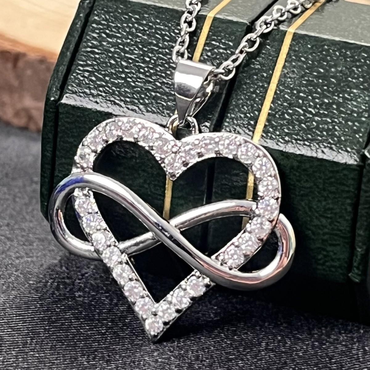 

Нишевое элитное ожерелье в форме сердца, цепочка для свитера с 8 символами в форме сердца, подарок на День матери.