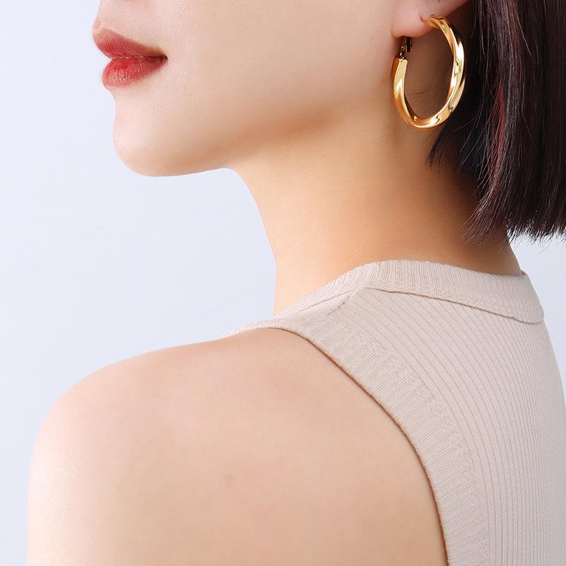 18K Gold-Plated Titanium Steel Twisted C-Shaped Earrings - Hong Kong Style