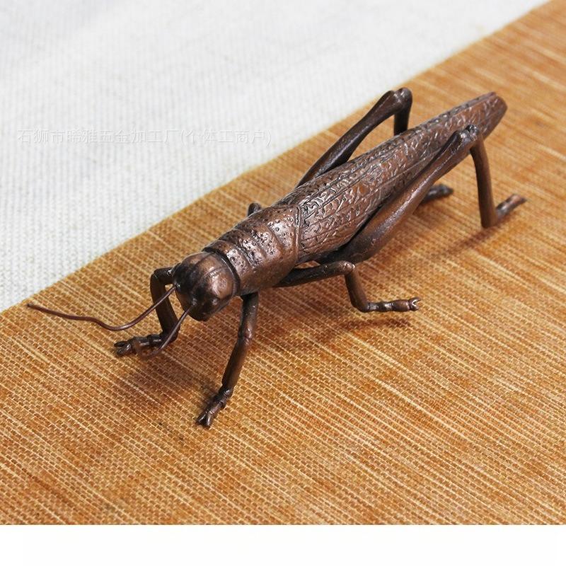 Creative New Animal Insect Decor Bronze Grasshopper Teapot Lid Holder Alloy Kung Fu Tea Pet Home Garden Decoration 3D Ornament