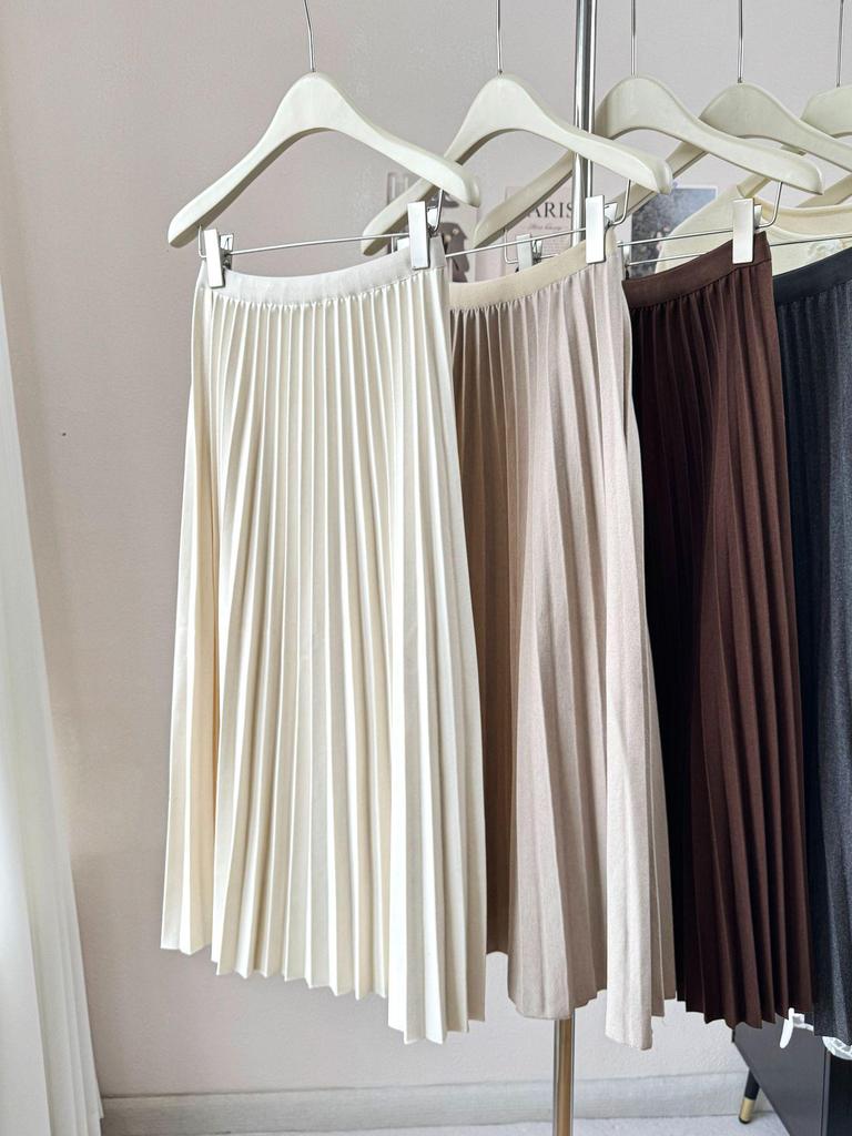 Korean Style Pleated A-Line Skirt for Women, High Waist, Slimming, Plus Size, Medium Long, Apricot - Autumn/Winter.