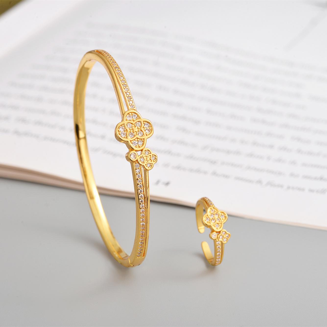 2025 Luxe Rhinestone Four-Leaf Clover Bracelet Set with Diamond-Inlaid Buckle