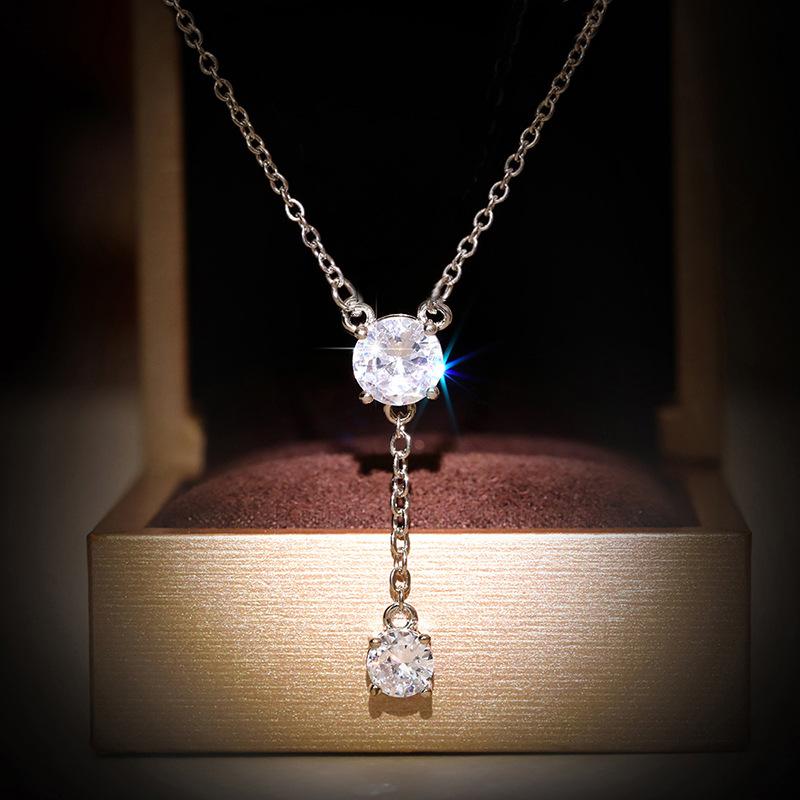 Ladies  Y-shaped Pendant Necklace with Collarbone Chain, Circular Synthetic Zircon Inlay, Minimalist Pendant Collarbone Chain