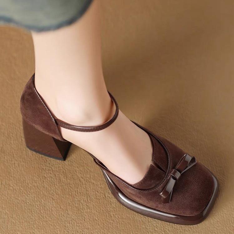 

French retro light and elegant hollow bag head sandals 2025 new versatile simple thick heel buckle with high heels 39 коричневий