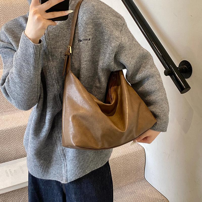 Bag Women's Autumn and Winter Underarm Bag 2025 New Simple Soft Surface Large Capacity Tote Bag Versatile Commuter Shoulder Bag