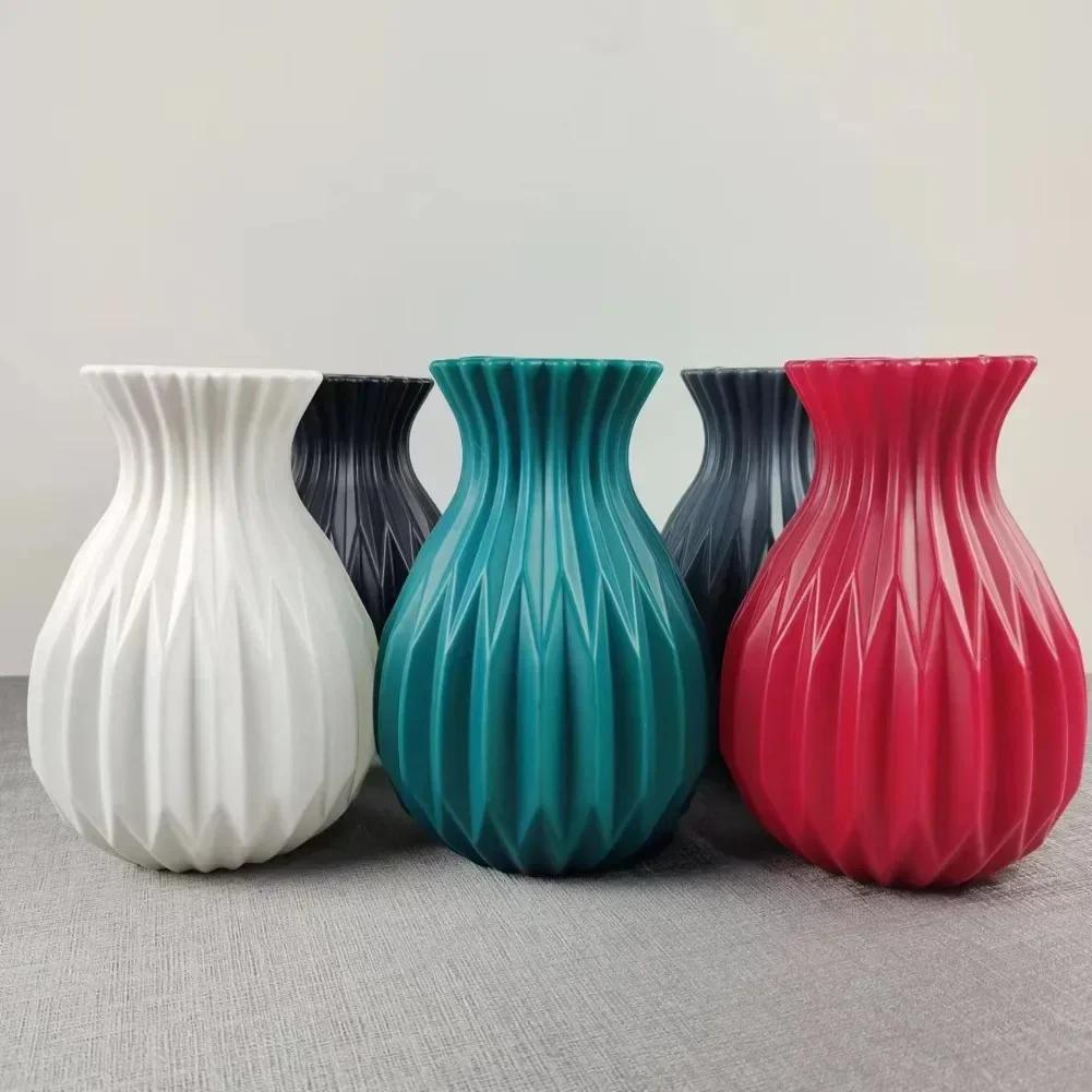 Colourful Unbreakable Plastic Bud Vase 17cm Tabletop Flower Holder With Weighted Leak-Proof Base For Home Office Desktop Decor