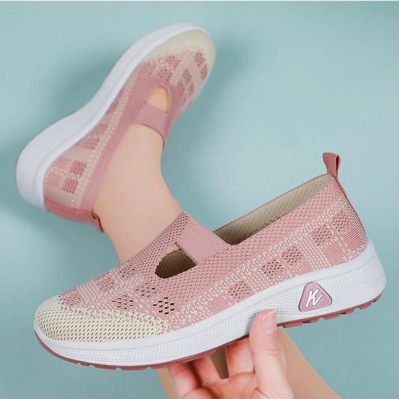 Summer breathable and comfortable single shoes, old Beijing cloth shoes, one step on mother's shoes