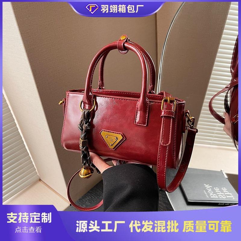 Premium Sense Niche Bag Women's Autumn and Winter Retro New Versatile Messenger Bag Portable Work Small Bag