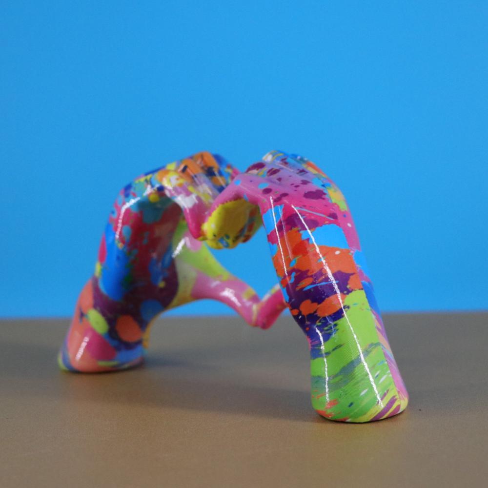 Creative Color Oil Painting Heart-shaped Gesture Figurine Ornament Love Hand Sculpture Modern Fashion Home Desktop Decoration