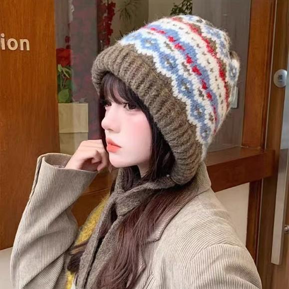 

New autumn and winter Korean-style knitted hat for women with large head circumference, ear protection, cold-proof, warm, and face-slimming woolen Average Size（54-62cm）