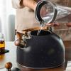 Bouilloire à sifflet, Théières pour cuisinière en acier inoxydable de qualité alimentaire avec motif bois Poignée pliable, Bouilloire à sifflet fort