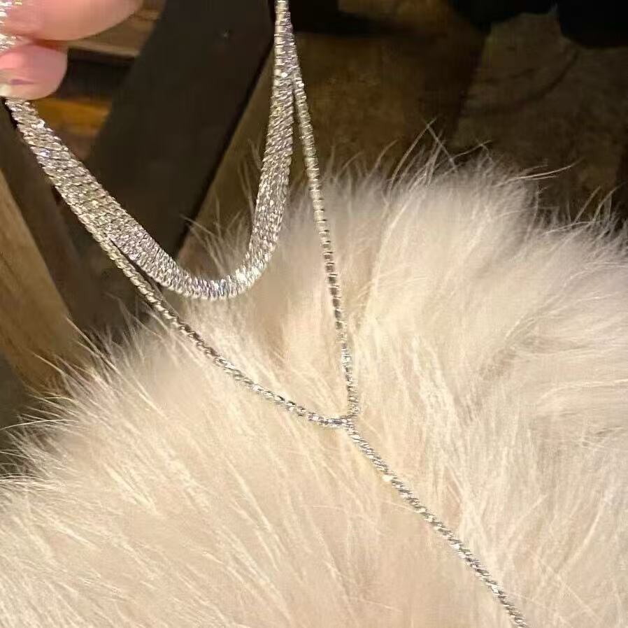 Full diamond ultra sparkling long tassel, multiple drainage diamonds, collarbone chain, women's luxurious design chest chain, necklace
