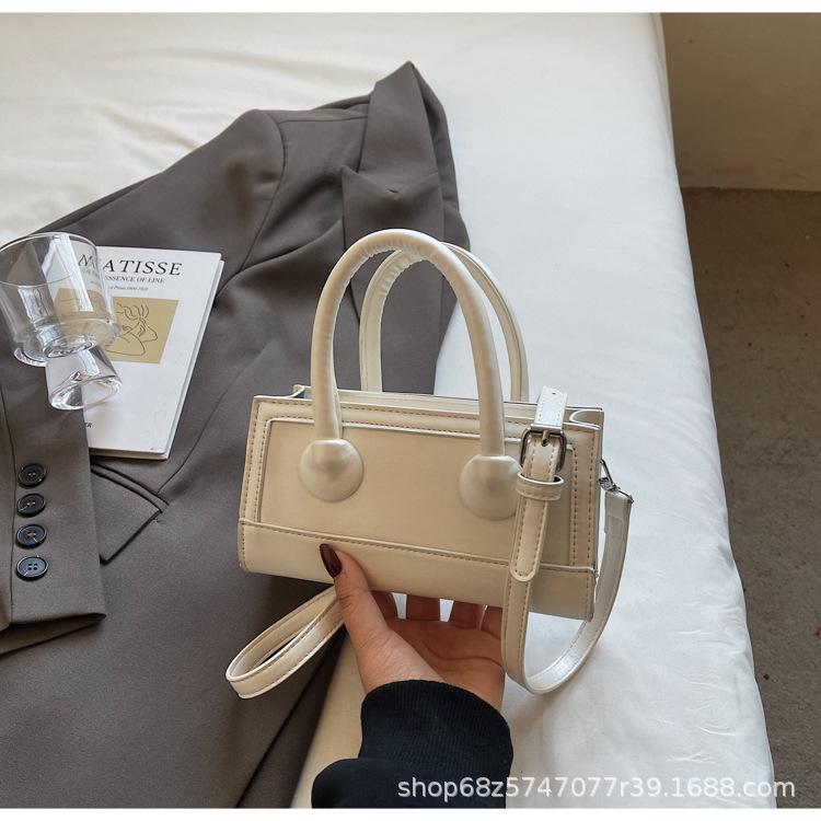 Small fresh and simple hand-held small square bag 2025 spring new Korean fashion trendy shoulder bag high-end crossbody bag