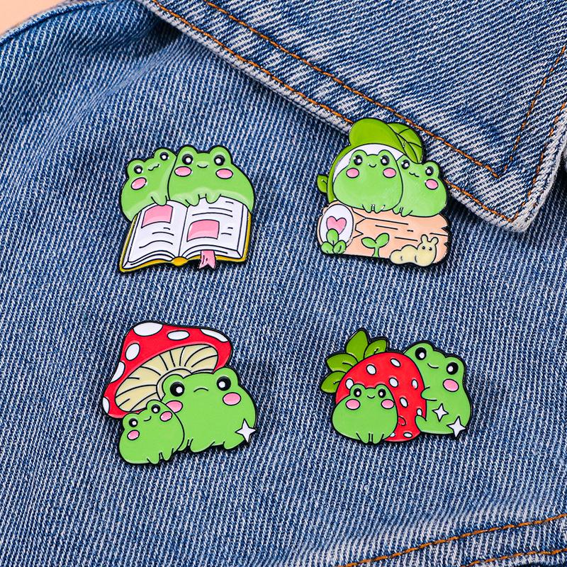 Energetic Cartoon Frog Brooch: Adjustable Waist Cinch, Anti-Exposure Badge, Cute Couple Style Book Bag Decoration.