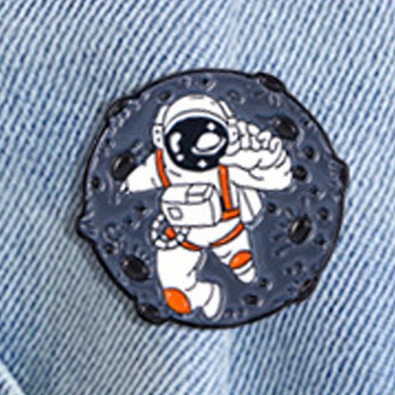 Space Black Hole Astronaut Brooch Astronaut Cartoon Pin Badge