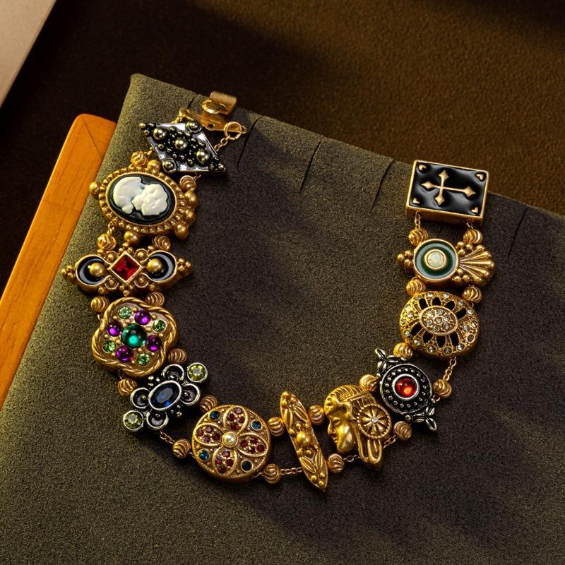 Vintage Court Style Studded Bracelet With Versatile Temperament Personality Women