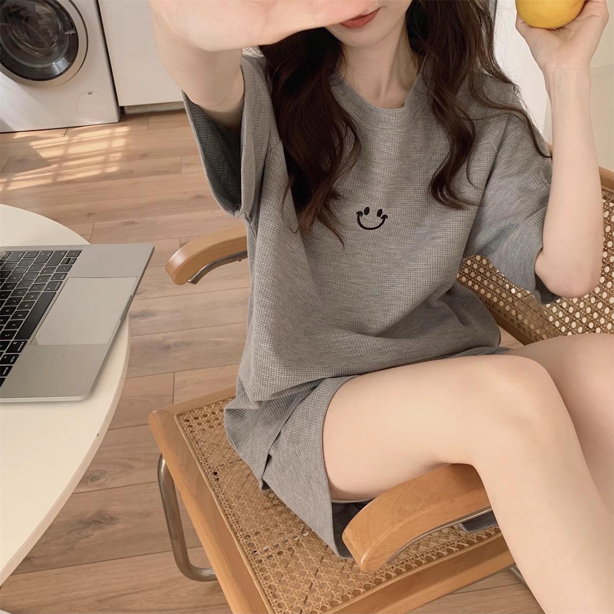 

Мінімалістичний вафельний літній спортивний жіночий костюм з короткими рукавами XXL сірий