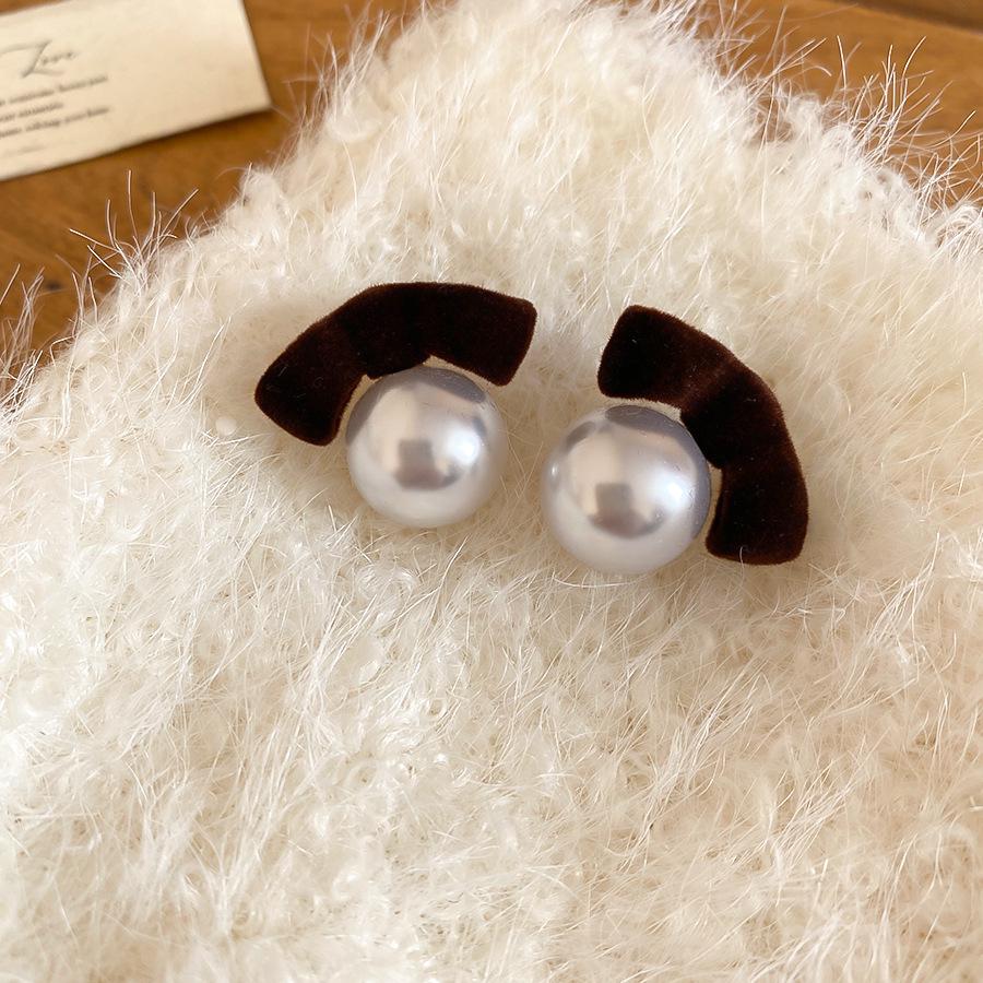Silver Needle Pearl Bow Stud Earrings - Retro High-End Niche Atmosphere