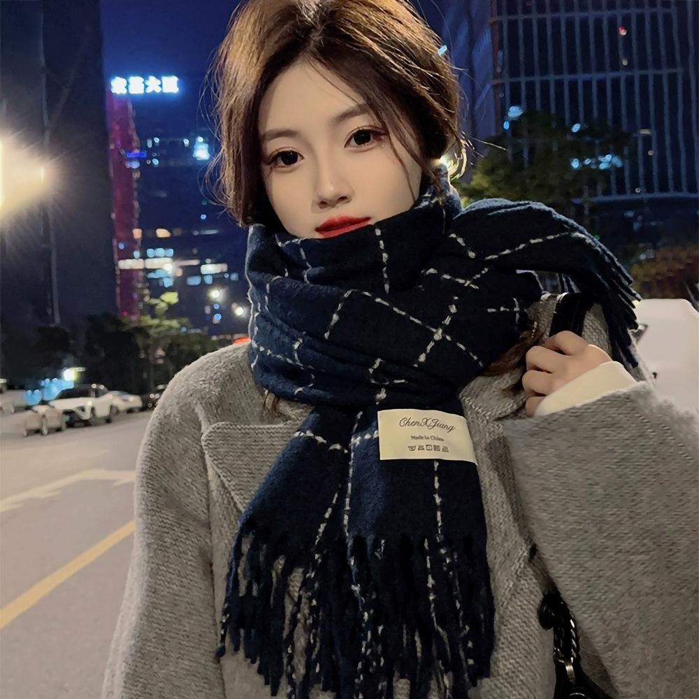 Dashed line black and white atmosphere high-end scarf couple scarf student autumn and winter new Korean warm scarf tide