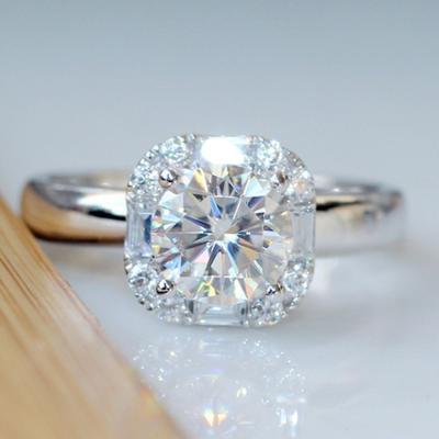 Glamorous Shiny Round Diamond Ring for Women Queen Party Nightclub Engagement Wedding Ring Jewelry