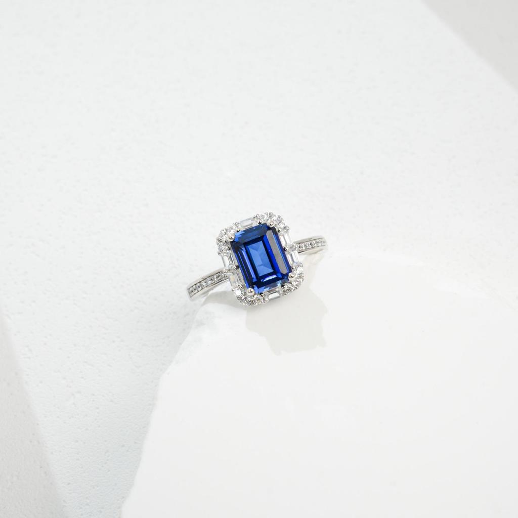 Zhou Hengfu S925 Sterling Silver Square Sapphire Ring for Women - Elegant and Stylish Design