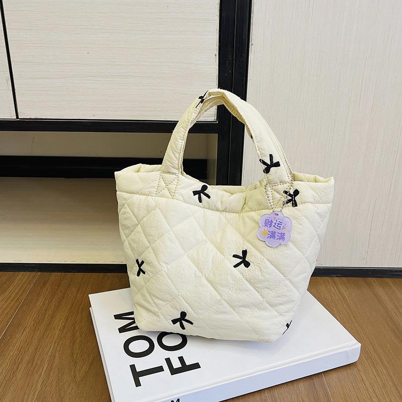 

New Dumpling Bag Women s Crossbody Bag Large Capacity Work Commuter Bag Bow Nylon Cloud Bag Women s Bag 2025 24*45*7cm белый