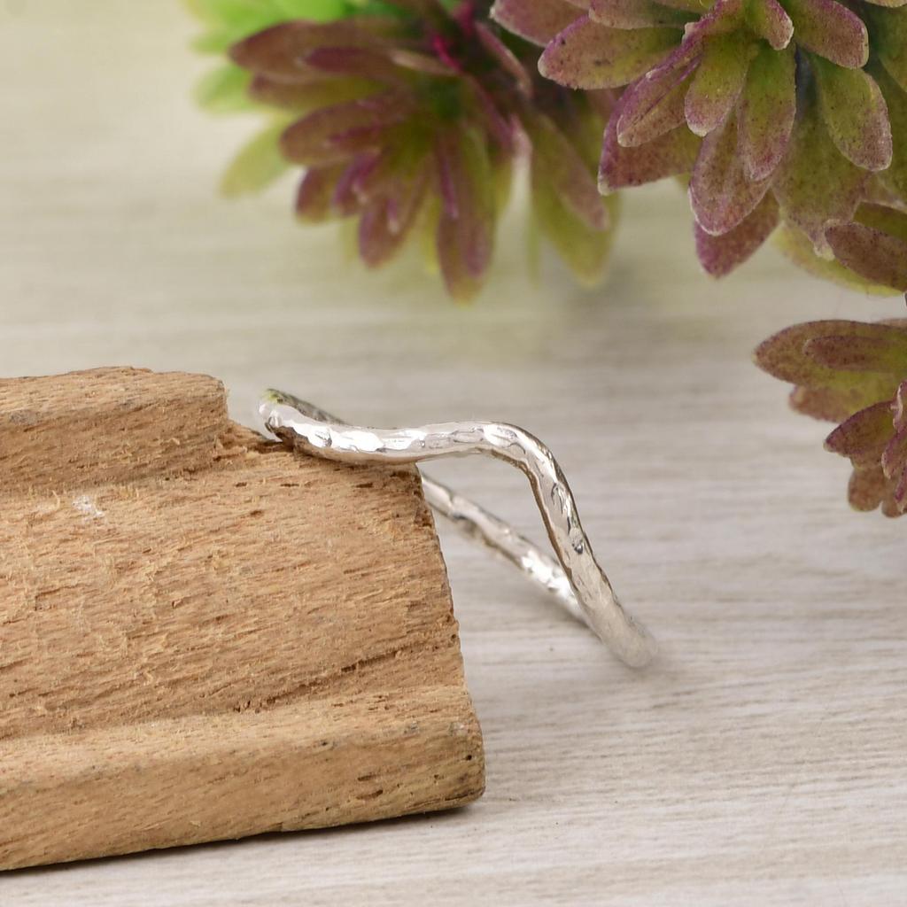 Minimalist Wave Ring 925 Sterling Silver | Curved Stackable Ring | Dainty Hammered Band | Simple Everyday Ring | Gift for Her