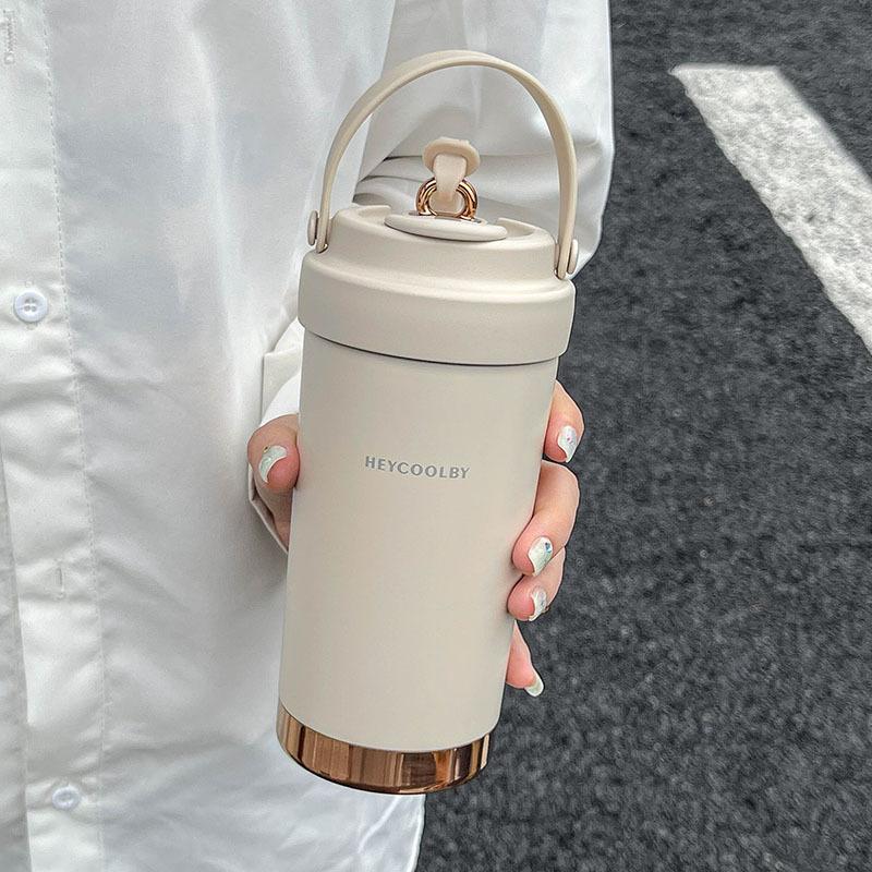 

Керамическое покрытие внутренней колбы, Двойная питьевая термокружка из нержавеющей стали, Женская офисная чашка с соломинкой, Высокоэстетичная кофейная чашка 500ml покинуть белый