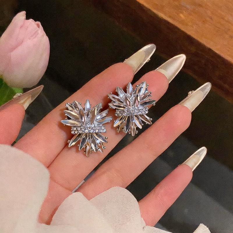Silver Needle Luxury Diamond-Studded Firework Ear Studs - Exquisite, Creative Earrings for Women