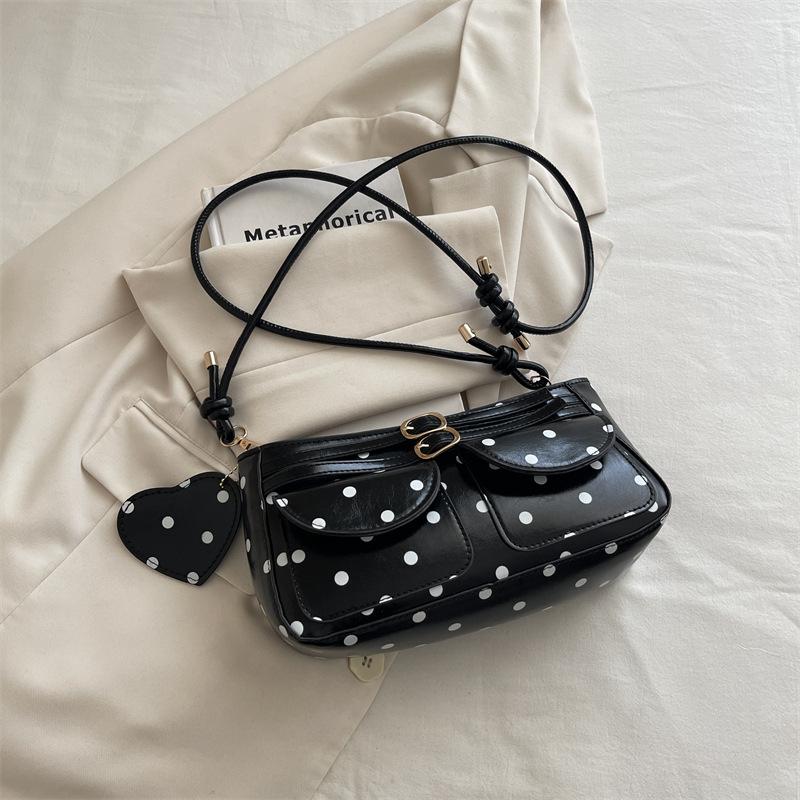 Sac à main rétro grande capacité à pois Boucle métallique Sacs bandoulière en cuir Sacs d'aisselle mode Avec pendentif