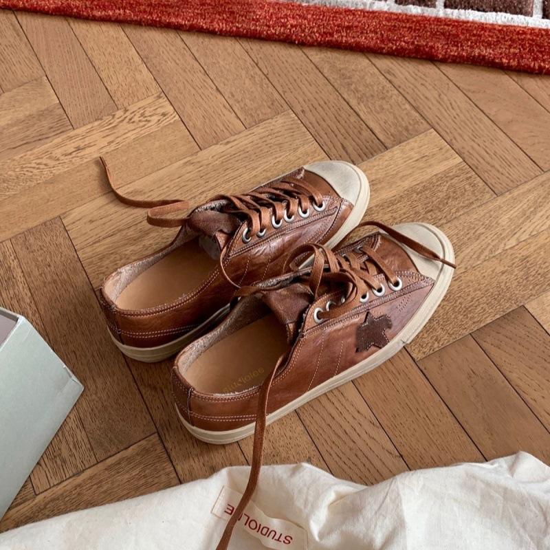 Retro lace-up star casual board shoes women's 2025 new leather soft waxy flat bottom versatile white shoes