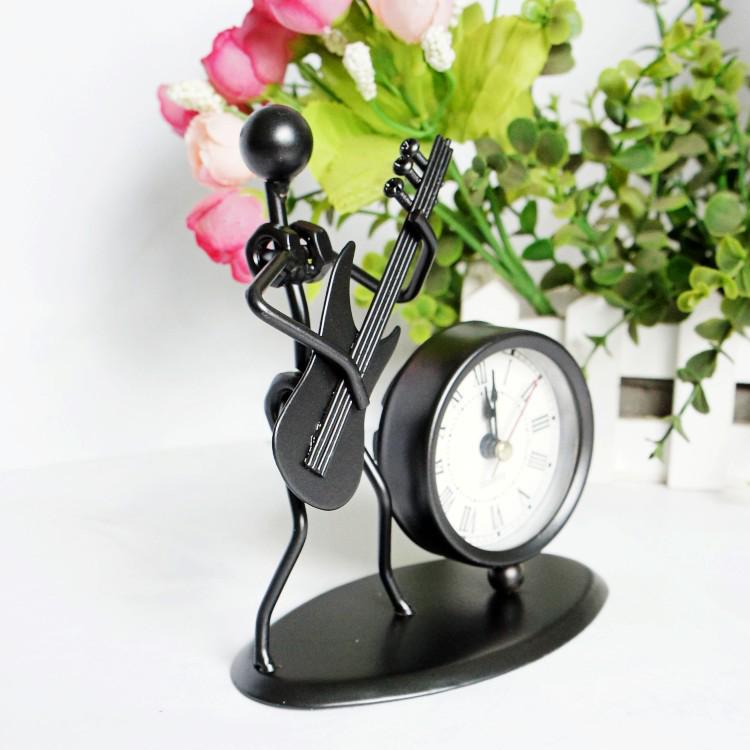 Mode kreative Musik Metall Iron Man Uhr Büro Heimdekoration