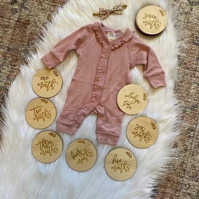 12 ks Měsíční milníkový set Dětské milníkové dřevěné značky Milníková karta Baby Shower Oznámení o narození Oslava Novorozená fotografická rekvizita