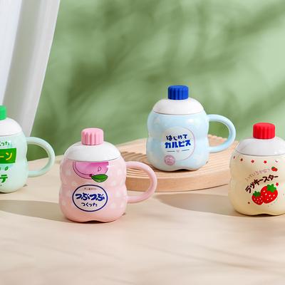 Vysoce vypadající krycí lžička ovoce roztomilá dívka kancelářský hrnek kreativní keramický hrnek s hrstí mléka snídaňový hrnek