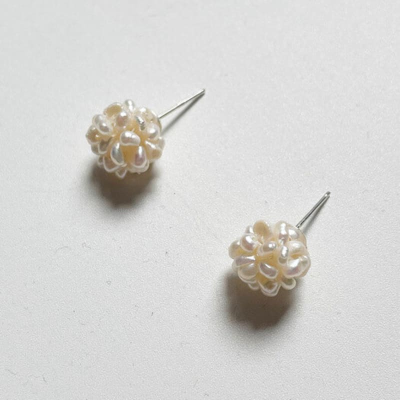

oar Riz Flower Pearl Earrings Pearl